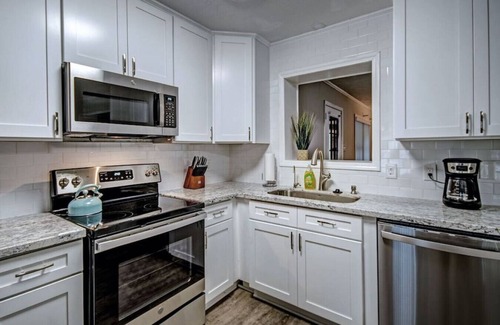 Madison Haus | 134 Meadowdale · Quite Neighborhood Executive Home 2 to 12 Mths