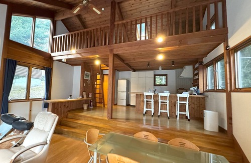 Fujikawaguchiko Hütte | 136s㎡ Cathedral ceiling cabin/3min walk Lake Saiko/BBQ/5min drive Kawaguchi Lake