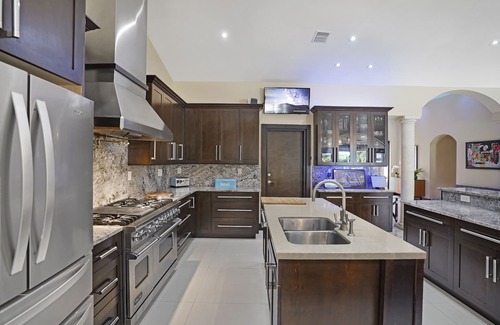 Riverside Park Haus | ⛱ Waterfront D/T~Pool & Hot Tub~Bonus Areas~Fire Pit~Bar~Kayak~SUP~Boat~Beach⛱