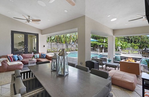 Riverside Park Haus | ⛱ Waterfront D/T~Pool & Hot Tub~Bonus Areas~Fire Pit~Bar~Kayak~SUP~Boat~Beach⛱