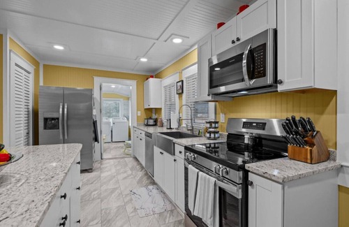 Newport Haus | 15 min to Beach | 3 Acre Country Living | Firepit