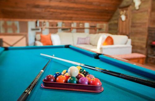 Fayetteville Haus | 15 Mins to U of A - Pool & Hot Tub