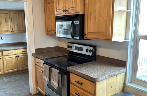 Joaquin Haus | 15 Minute walk to BYU!! Updated 2 Bed 1 Bath home with all you need.
