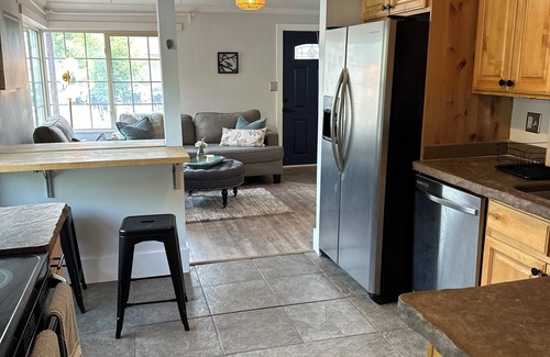 Joaquin Haus | 15 Minute walk to BYU!! Updated 2 Bed 1 Bath home with all you need.