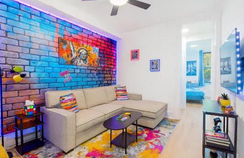 Hoboken Wohnung | 15 Minutes to NYC - Modern & Colorful Hoboken Getaway