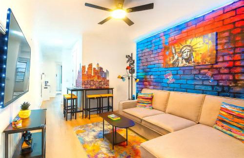 Hoboken Wohnung | 15 Minutes to NYC - Modern & Colorful Hoboken Getaway