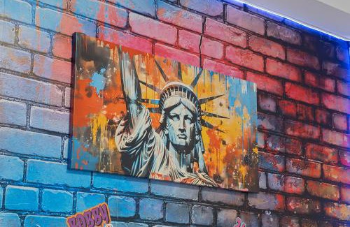 Hoboken Wohnung | 15 Minutes to NYC - Modern & Colorful Hoboken Getaway