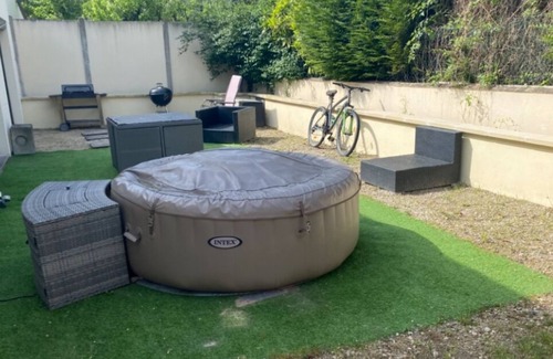 Noisiel Haus | 15 mn Paris et 15 mn Disney 3 mn JO Vaires 3 ch Terrasse bbq Baignoire Jacuzzi