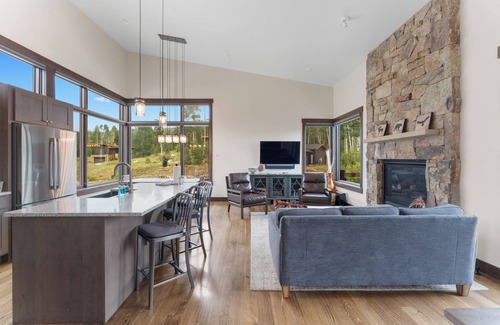 Silverthorne Hütte | 15 W Benjamin Lane by Summit County Mountain Retreats