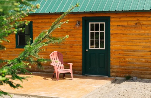 Columbia Falls Kabine | #16 - Flagpole View Cabins - King Cabin