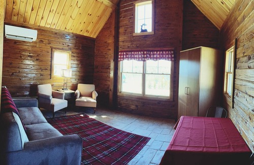 Columbia Falls Kabine | #18 - Flagpole View Cabins - Deluxe Cabin