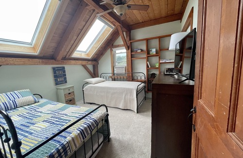 Nahant Haus | Panoramic Ocean Views and Private BEACH! Near Salem/Boston ❤️