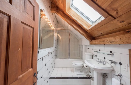 Nahant Haus | Panoramic Ocean Views and Private BEACH! Near Salem/Boston ❤️