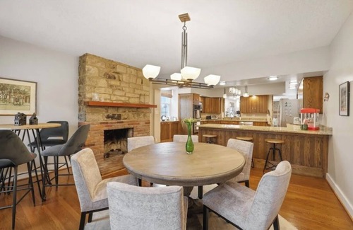 Heath Sonstige | 1800's Totally restored Estate w/ 5 bedrooms, pool, hot tub, and pickle ball!