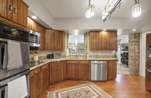 Heath Sonstige | 1800's Totally restored Estate w/ 5 bedrooms, pool, hot tub, and pickle ball!