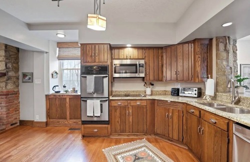 Heath Sonstige | 1800's Totally restored Estate w/ 5 bedrooms, pool, hot tub, and pickle ball!