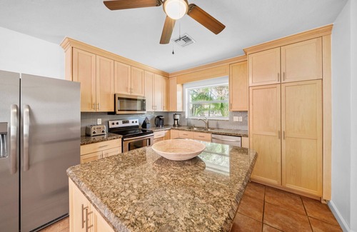 Bel Air Haus | 1825 Managed By Brampton Park