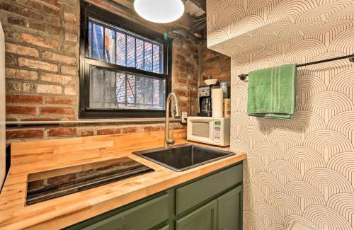 Historic Downtown Haus | 1850s historic Row House 7min train to NYC with private backyard