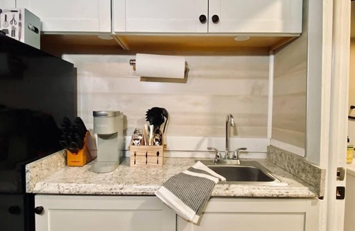 Southington Wohnung | #19 *CozySpace* A tiny place to call home*