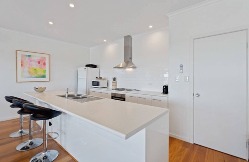 Encounter Bay Haus | 19 Seacrest Ave: uninterrupted, panoramic sea views from The Bluff to Goolwa