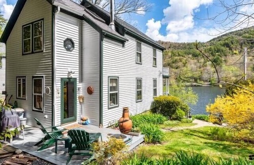 Camden Kabine | 1920’s Cozy Cabin on Megunticook Lake