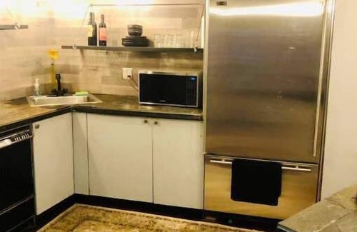 Brookfield Wohnung | 1920s fully updated unique 2 BR open artist loft space