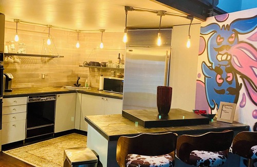 Brookfield Wohnung | 1920s fully updated unique 2 BR open artist loft space