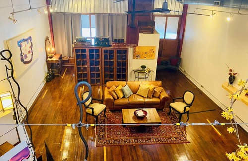 Brookfield Wohnung | 1920s fully updated unique 2 BR open artist loft space