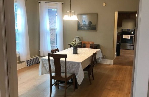 Mandan Haus | 1928 Historic Spacious Victorian Home (Entire House)