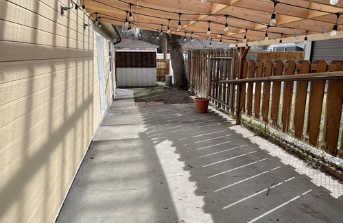 Idaho Falls Haus | 1950s Brick Charmer