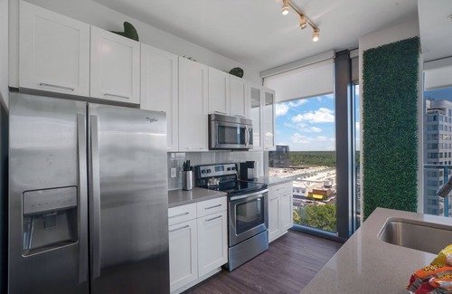 North Buckhead Wohnung | 19th Floor Private Balcony, Panoramic View, 24 hr security, Private Garage, Pool