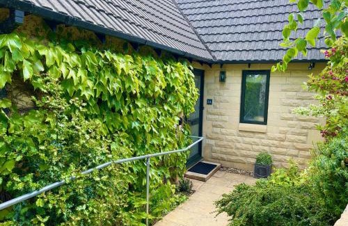 Corsham Haus | 1A Erneston Crescent