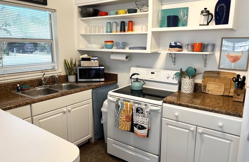 Cocoa Beach Hütte | 1B/1B 2 blocks the Beach, near downtown Cocoa Beach