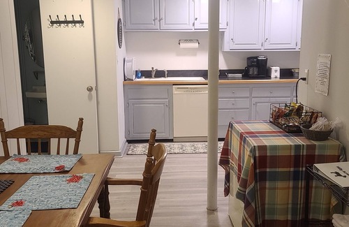 Bristol Wohnung | 1B/1B Apt. on Hobby Farm 🐔 🐐 in Bristol. 5 minutes from Newfound Lake