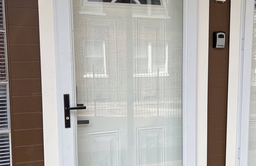 Evergreen Wohnung | 1bd/1ba Quiet, gated private parking, 1st floor