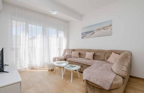 Burtaisi Wohnung | 1bd Modern Apt in Dobra Voda with Roof Access "Moka"