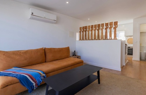 Merces Wohnung | 1BDR Apartment w/ AC and Terrace by LovelyStay