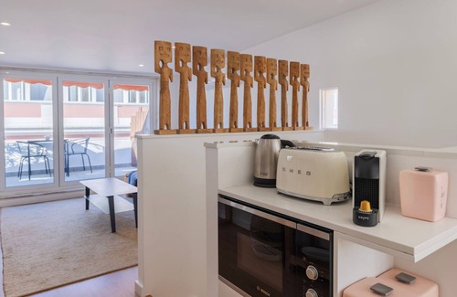 Merces Wohnung | 1BDR Apartment w/ AC and Terrace by LovelyStay