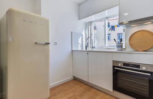 Merces Wohnung | 1BDR Apartment w/ AC and Terrace by LovelyStay