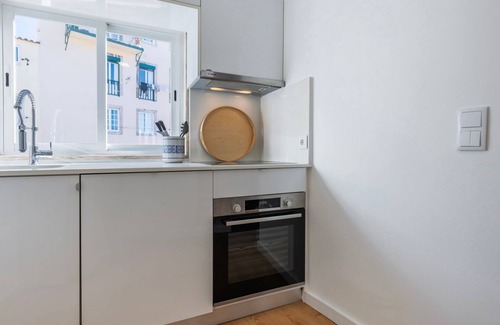 Merces Wohnung | 1BDR Apartment w/ AC and Terrace by LovelyStay