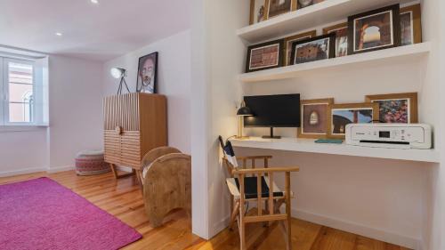 Merces Wohnung | 1BDR Apartment with AC and Terrace by LovelyStay