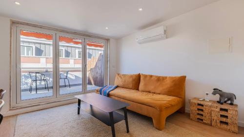 Merces Wohnung | 1BDR Apartment with AC and Terrace by LovelyStay