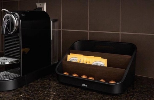 Upper Lonsdale Haus | 1Bedroom Suite w/private entrance| Views + Home Theatre + Laundry + Free parking