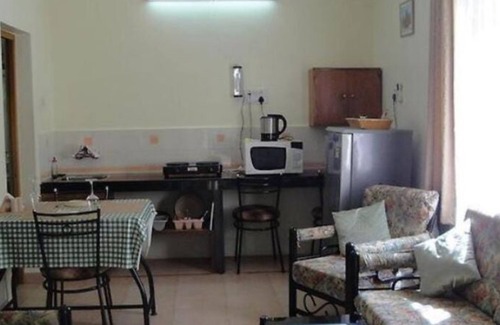 Betalbatim Wohnung | 1BHK apartment with pool & garden at Benaulim to Colva beach