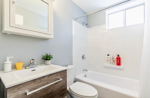Rosedale Wohnung | 1BR Apt with King Bed & Netflix - PRIME Location