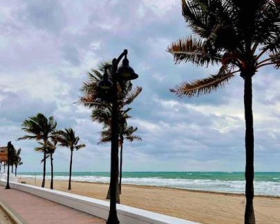 Hendricks and Venice Isles Haus | 1BR C direct on the water shared deck Free kayaks