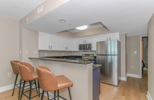 Downtown Myrtle Beach Wohnung | Direct Ocean Front Suite w/ Full Kitchen. Newly Renovated and Centrally Located!