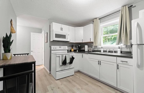 Fort Wayne Wohnung | 1BR Downtown Fort Wayne Apt – Free Parking