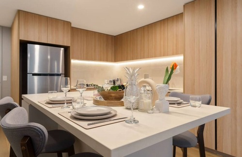 West End Wohnung | 1BR Luxury apt at prime location w/ carpark