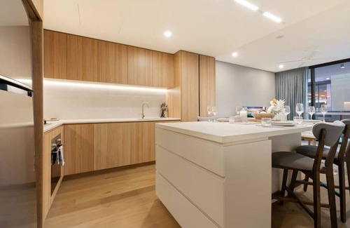 West End Wohnung | 1BR Luxury apt at prime location w/ carpark